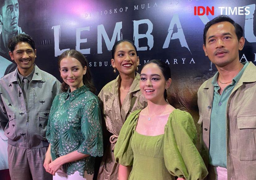 Oka Antara dan Arya Saloka Reuni di Film Lembayung, Kembali Jadi Rival