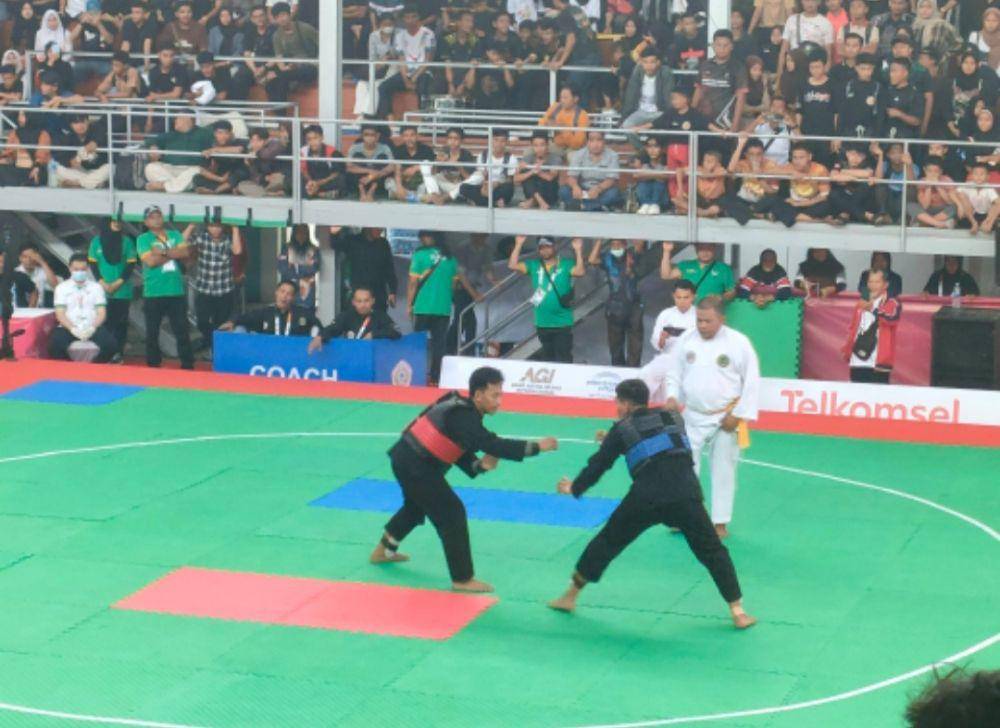 Pesilat Lampung M Wildan saat melawan pesilat tuan rumah Sumut di di GOR Veteran, Kota Medan, Sumut, Jumat (13/9/2024). (IDN Times/Istimewa).