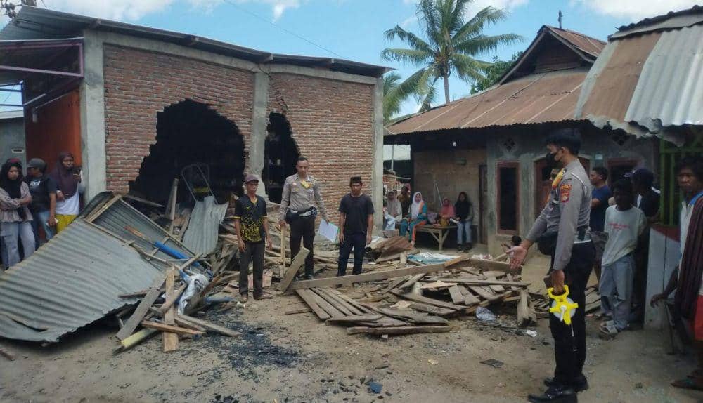 Foto salah satu toko di TKP usai ditabrak bus (Dok/Istimewa)