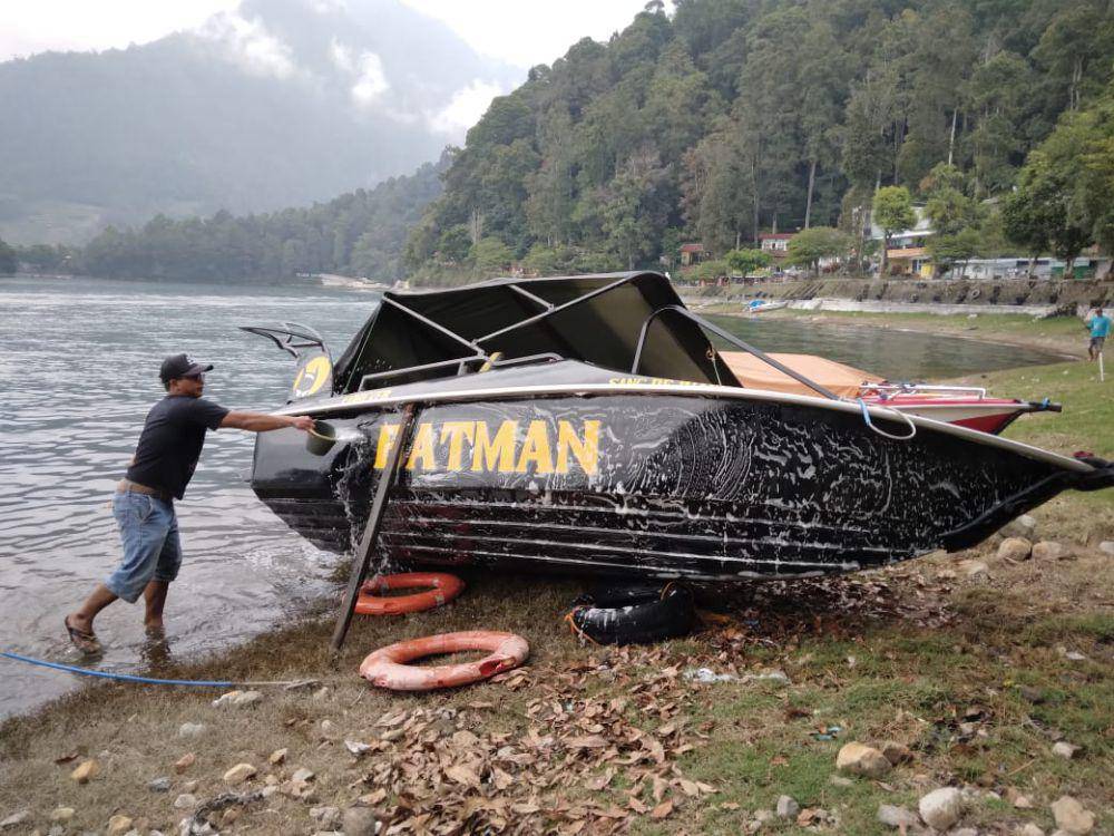 Air telaga di Telaga Sarangan terus alami penyusutan dengan drastis pada saat musim kemarau ini. IDN Times/ Riyanto.