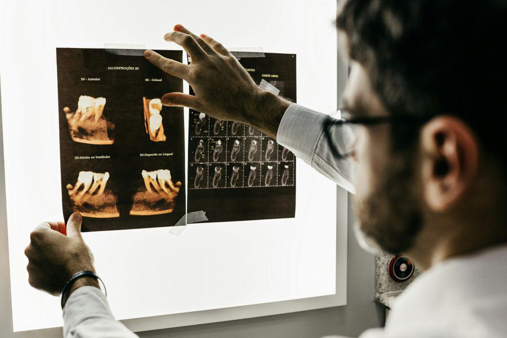 ilustrasi dokter gigi (unsplash.com/@jonathanborba)
