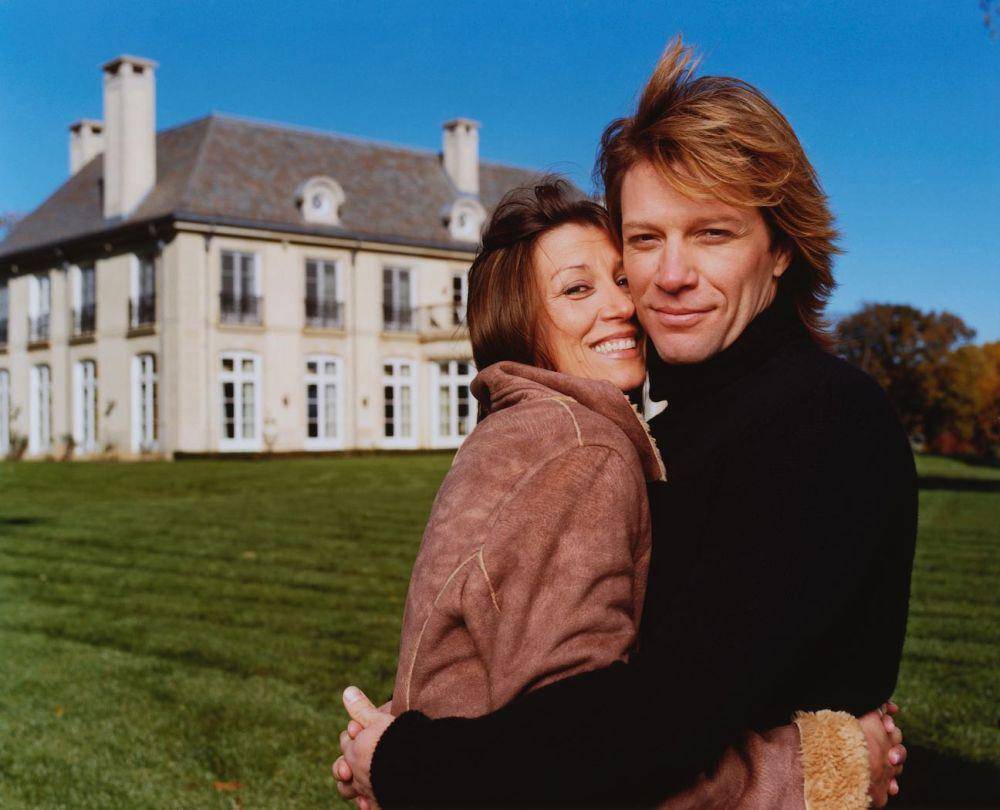 Jon Bon Jovi dan istri (Instagram.com/jonbonjovi)