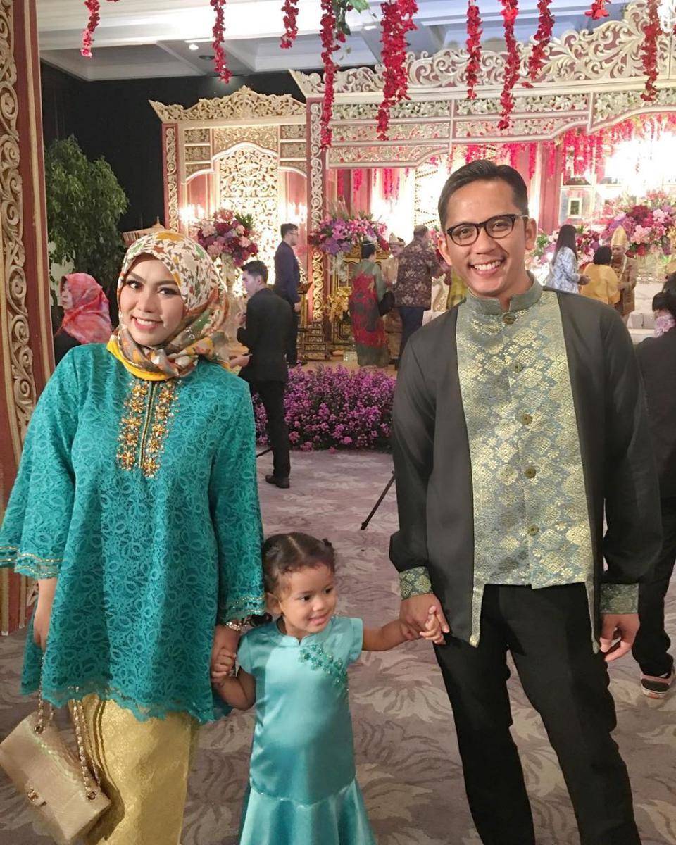 Kebaya Zita Anjani (instagram.com/zitaanjani)