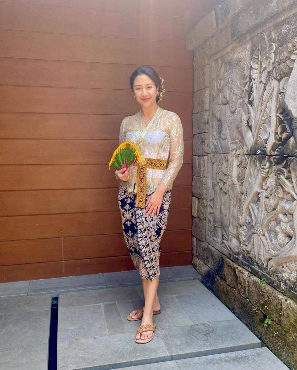Inspirasi Kebaya ala Sherina Munaf (instagram.com/sherinamunaf)