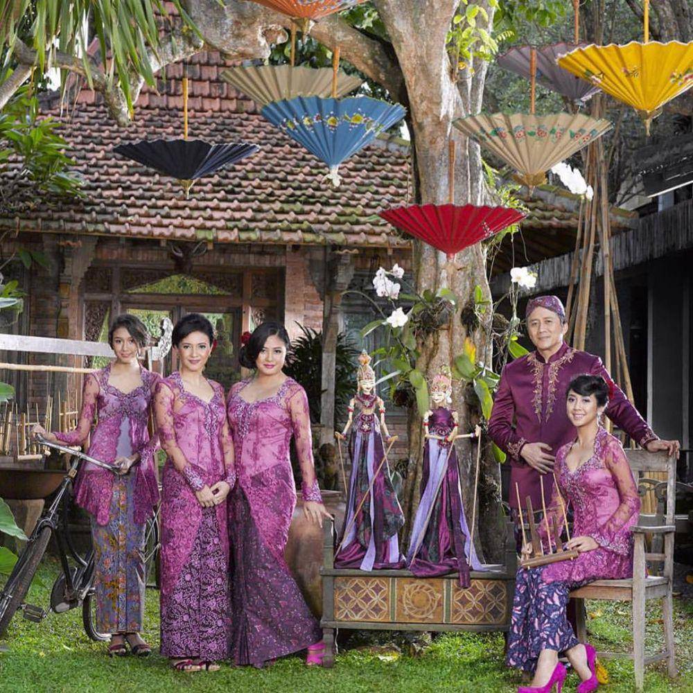 Kebaya Sherina Munaf (instagram.com/viramunaf)