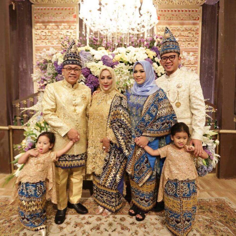 Kebaya Zita Anjani (instagram.com/zitaanjani)