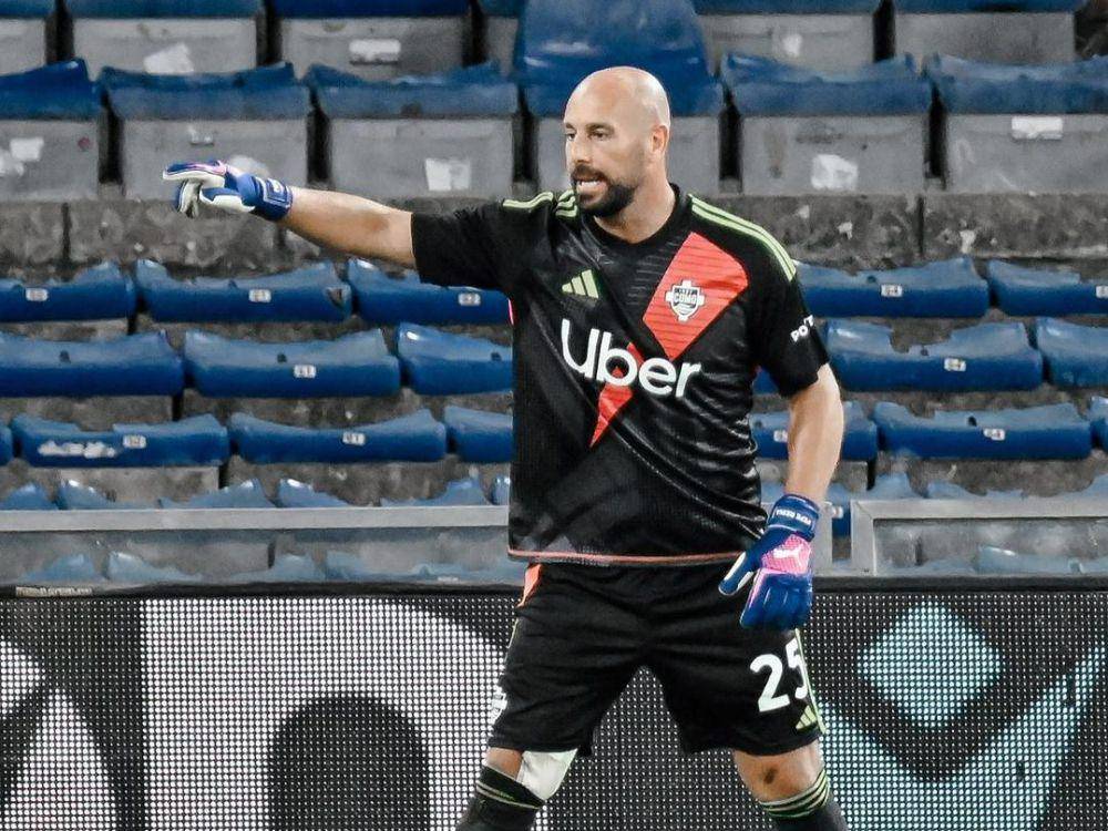 Pepe Reina (instagram.com/comofootball)