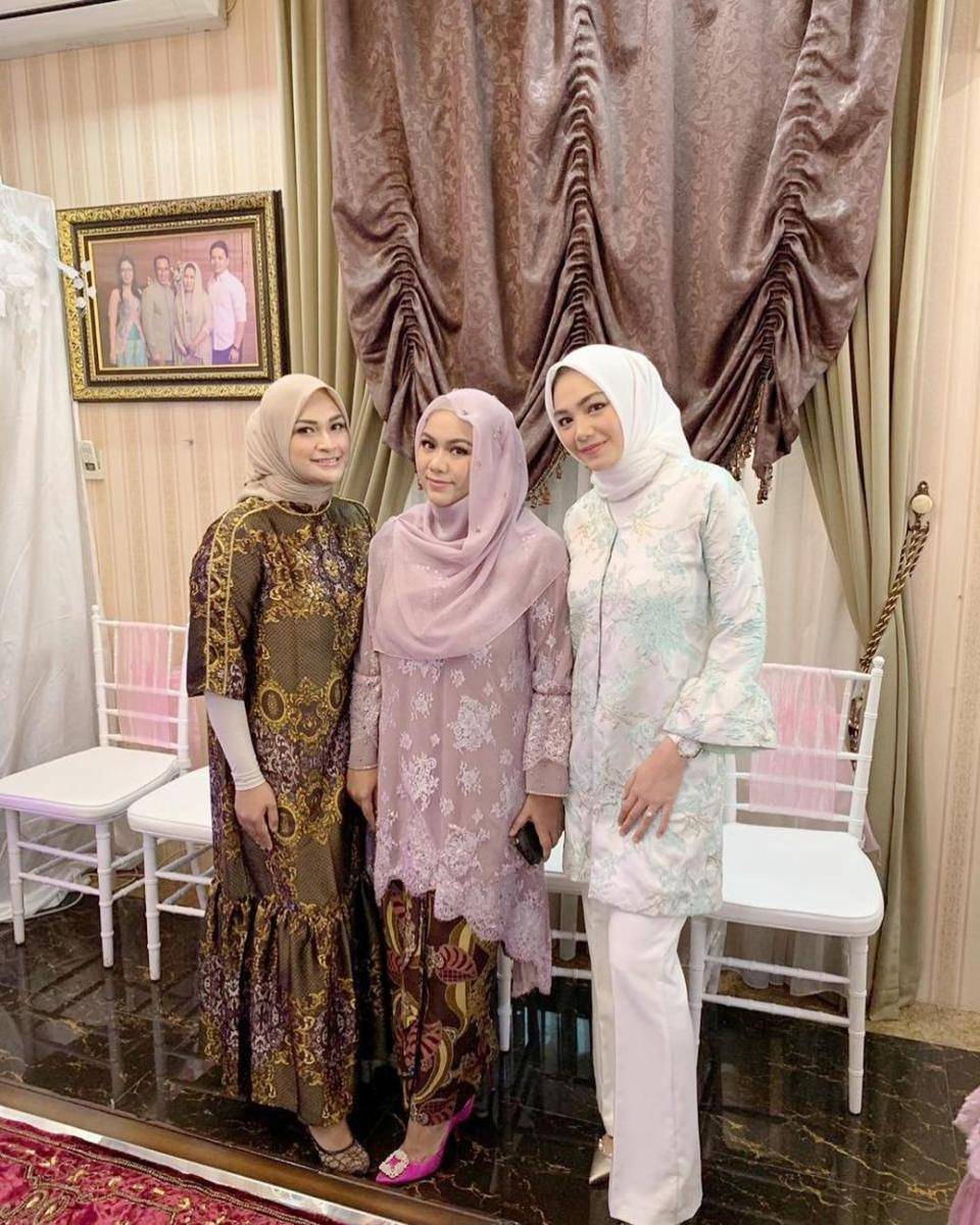 Kebaya Zita Anjani (instagram.com/zitaanjani)