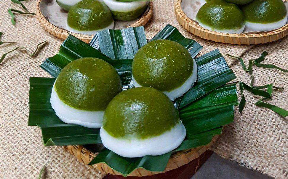 Kue talam pandan (instagram.com/food.cocolyshu_02)