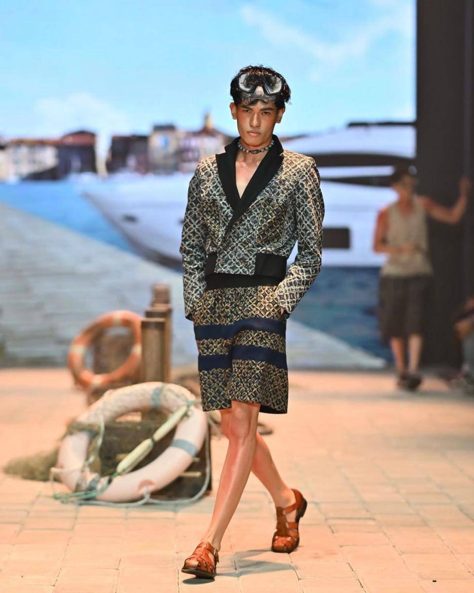 Batik Keris x SPOUS di Plaza Indonesia Men's Fashion Week (instagram.com/plazaindonesia)
