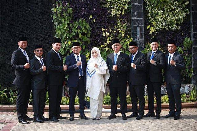 Kebaya Zita Anjani (instagram.com/zitaanjani)