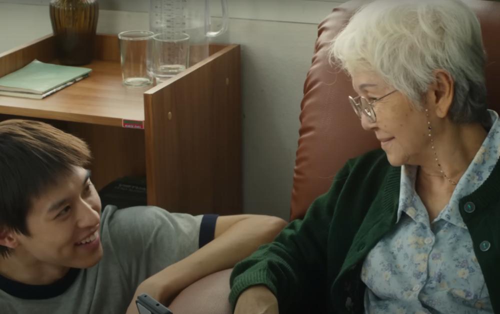 4 Alasan Film 'How to Make Millions Before Grandma Dies' Bikin Mewek