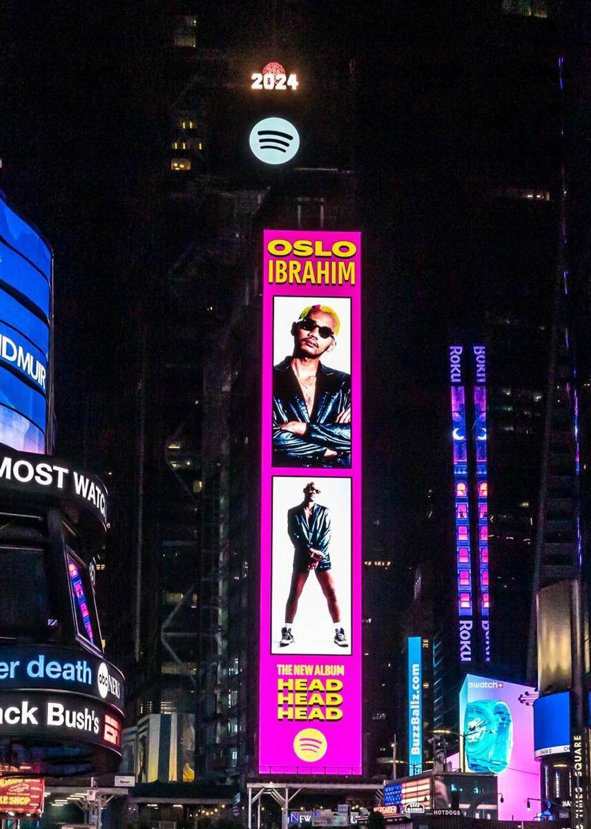 Album "Head, Head, Head" milik Oslo Ibrahim di New York Times Square (Dok.Oslo Ibrahim)