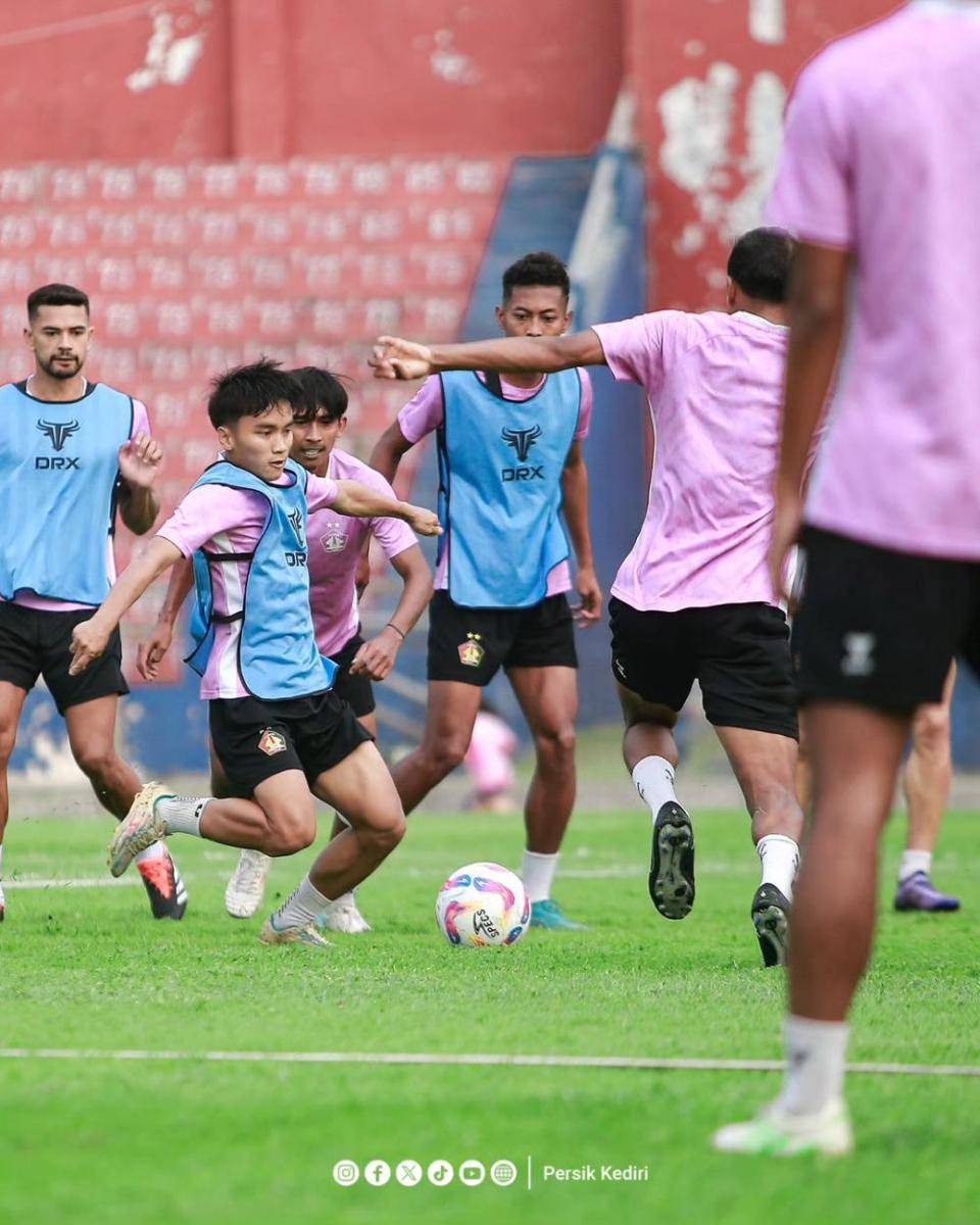 Pemain Persik Kediri saat berlatih. Instagram.com/ persikfcofficial