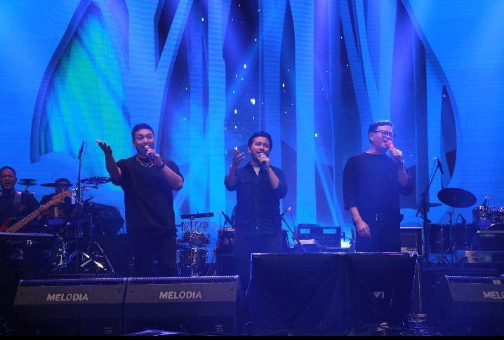 Emil Dardak Nyanyi Bareng Kahitna di Jazz Traffic Festival 2024