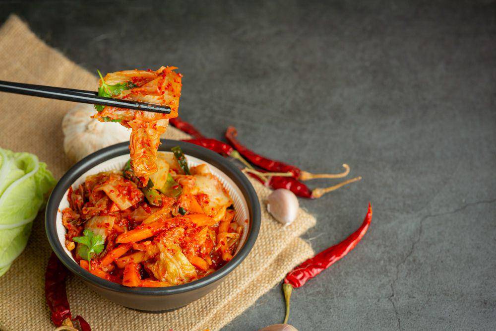 ilustrasi kimchi (freepik.com/jcomp)