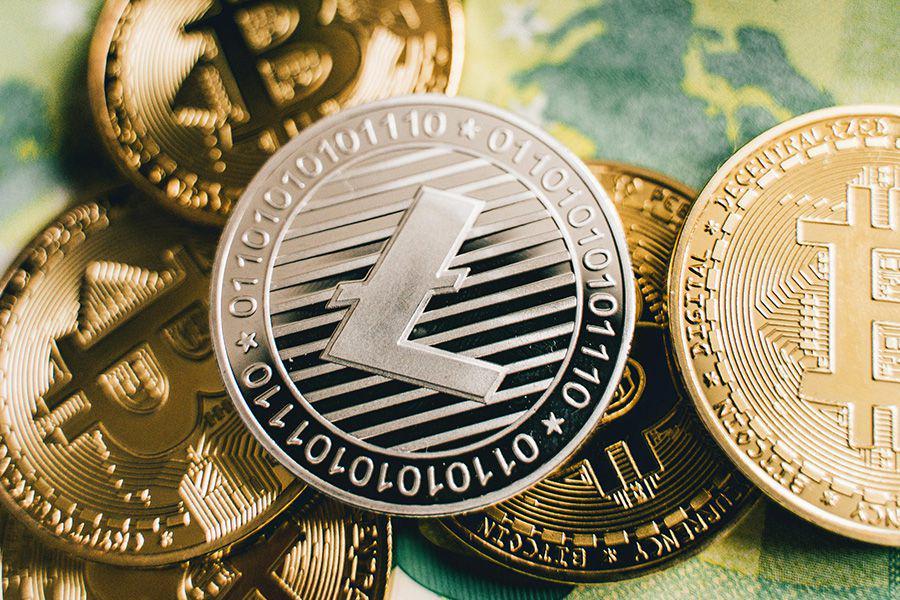 ilustrasi altcoin (pexels.com/Alesia Kozik)