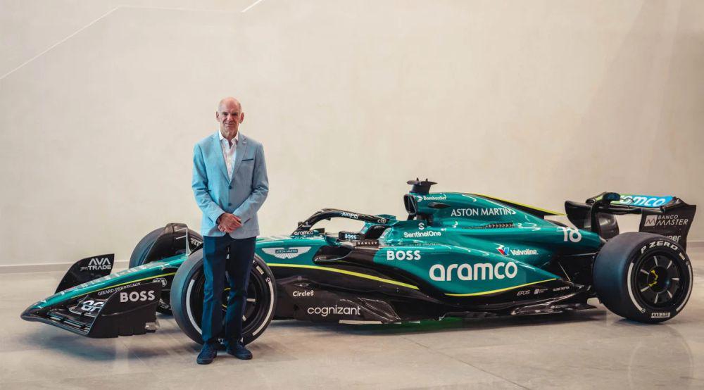 Adrian Newey saat diperkenalkan sebagai Managing Technical Director Aston Martin pada Selasa (10/9/2024) waktu setempat. (astonmartinf1.com)