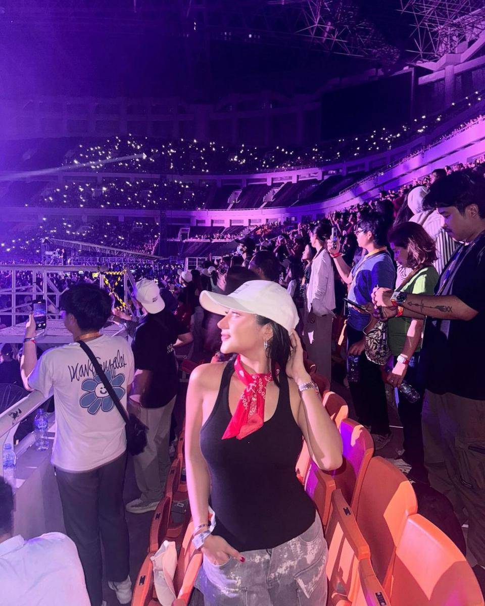 gaya artis yang nonton konser Bruno Mars (instagram.com/gheayoubi)