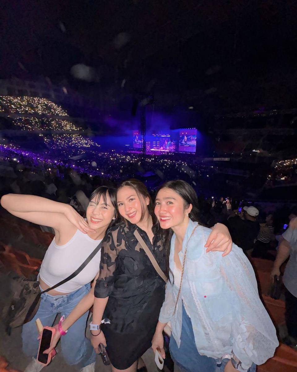 gaya artis yang nonton konser Bruno Mars (instagram.com/granzetta)