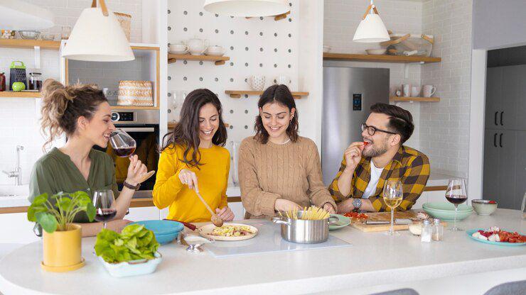 memasak bareng teman (freepik.com/freepik)