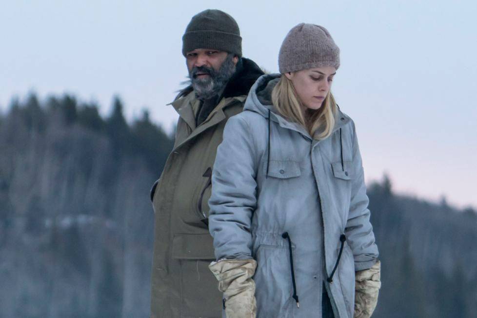 adegan dalam film Hold the Dark. (dok. Netflix/Hold the Dark)