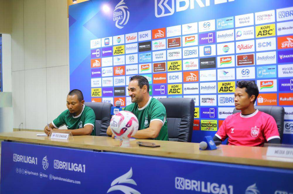 Pelatih kepala PSIS Semarang, Gilbert Agius dalam jumpa pers jelang laga lawan Persib Bandung, Sabtu (14/9/2024). (dok. PSIS)