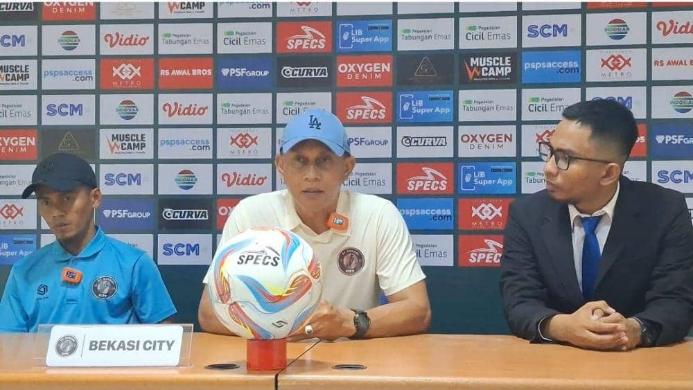 Pelatih FC Bekasi City Widyantoro saat memberikan keterangan dihadapan awak media usai pertandingan (IDN Times/ Fanny Rizano)
