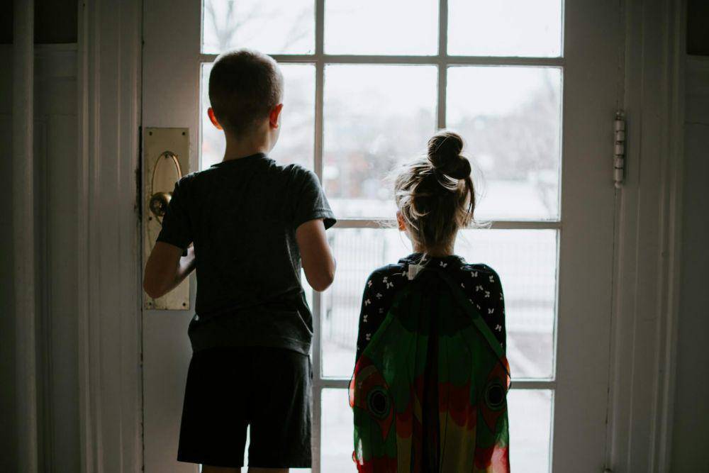 ilustrasi sibling (unsplash.com/Kelly Sikkema)