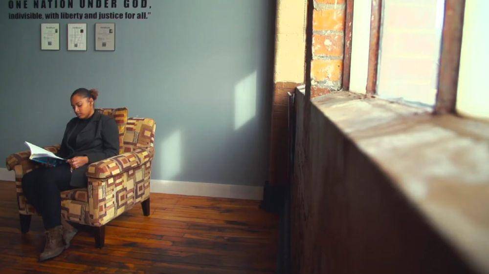 Light in the Darkness – Living Well After Trauma (dok. Shaman Motion Pictures/Light in the Darkness – Living Well After Trauma)