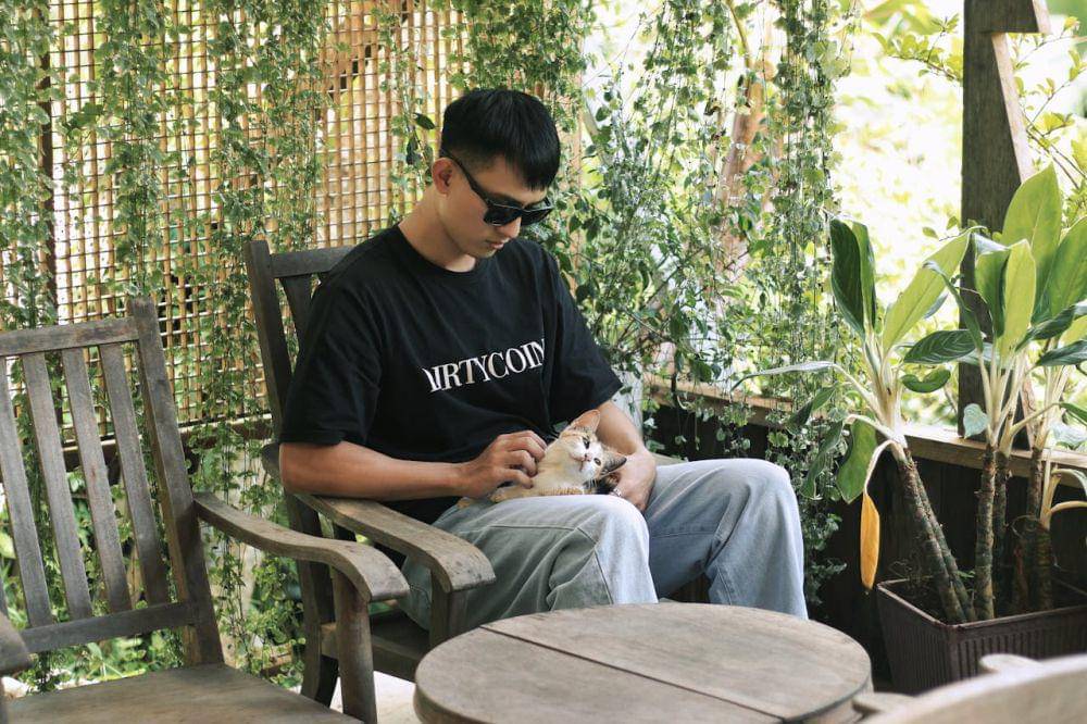 ilustrasi pria dan kucingnya (pexels.com/Bùi Hoàng Long)