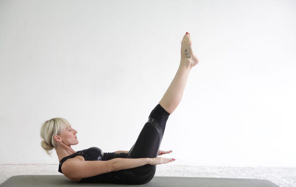 Cara Melakukan Pilates Hundred dengan Benar
