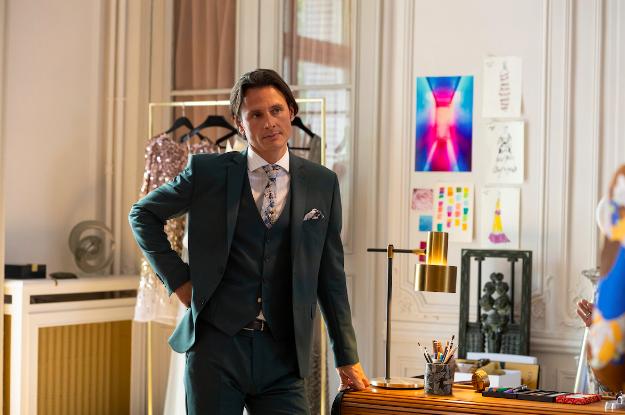 potret Mathieu Cadault di serial Emily in Paris season 1 (dok. Netflix/Emily in Paris)