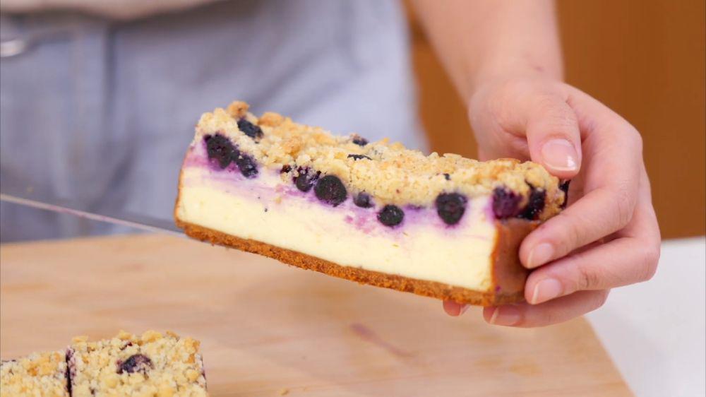 ilustrasi blueberry crumble cheesecake ala Luvita Ho (youtube.com/Luvita Ho)