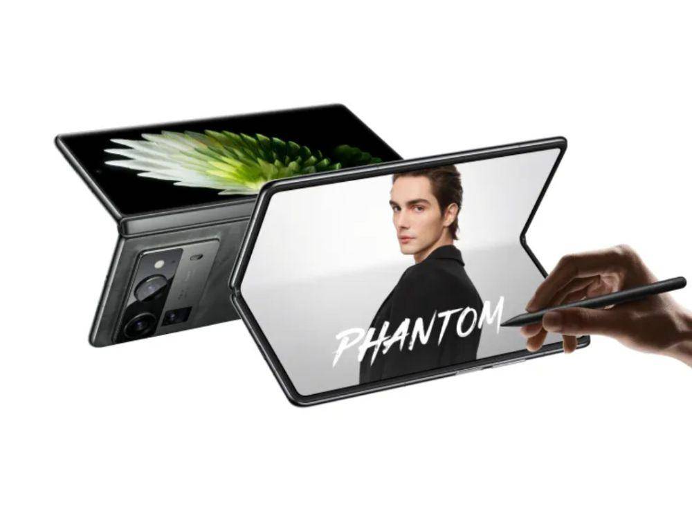 ilustrasi penggunaan stylus pen di TECNO PHANTOM V Fold2 (tecno-mobile.com)