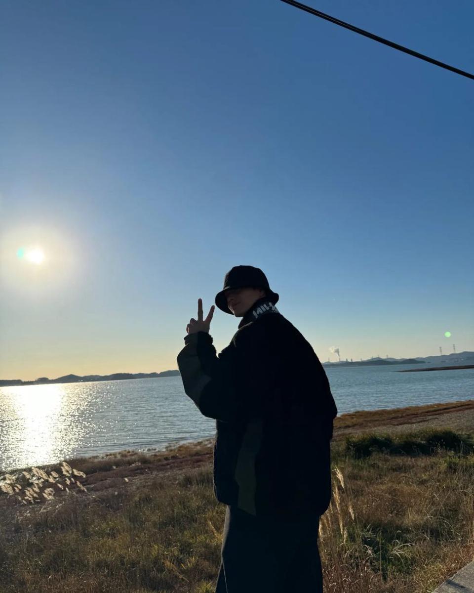 day out outfit ala Sungjae BTOB (instagram.com/@yook_can_do_it)