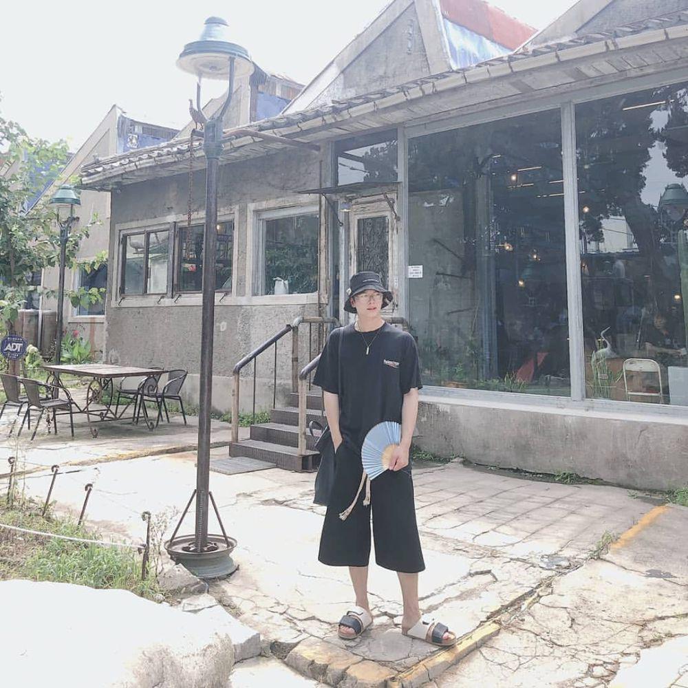 day out outfit ala Sungjae BTOB (instagram.com/@yook_can_do_it)