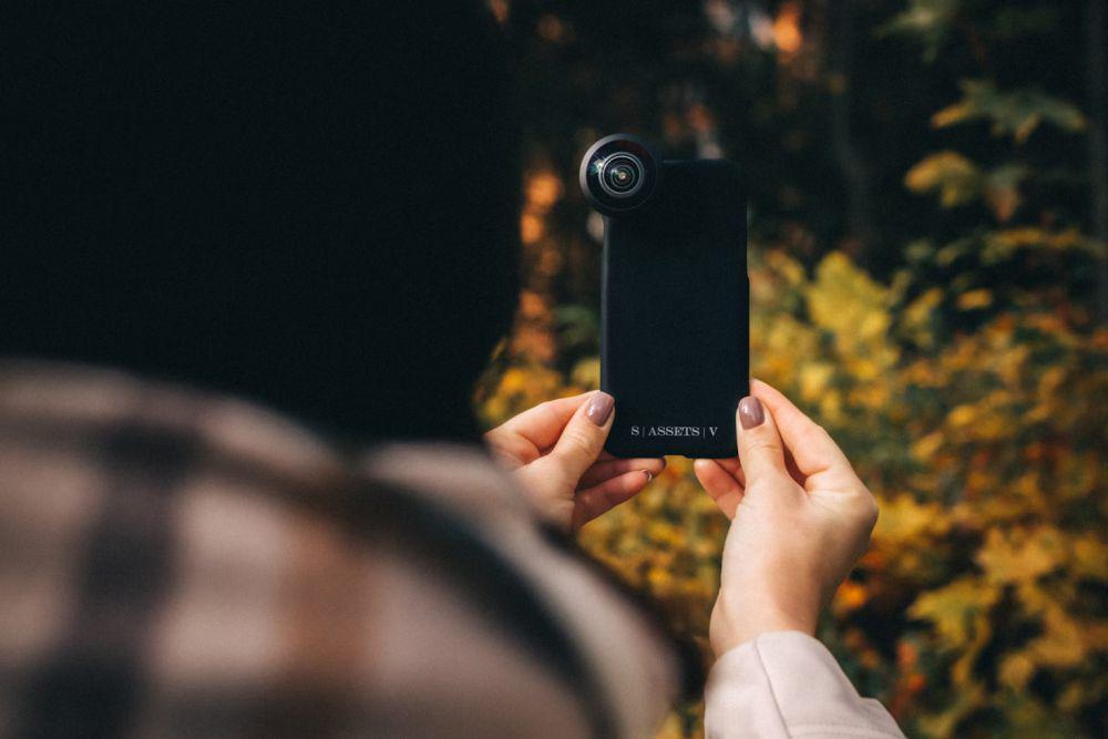 ilustrasi mengabadikan setiap momen (unsplash.com/Artem Beliaikin)