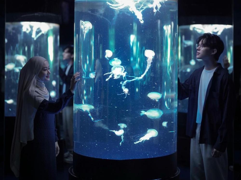 Aquarium Date ala Rey Mbayang dan Dinda Hauw