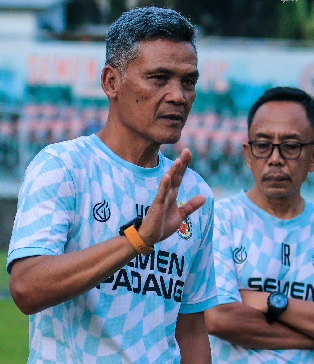 Pelatih Semen Padang FC, Hendri Susilo, Mundur Usai Kekalahan