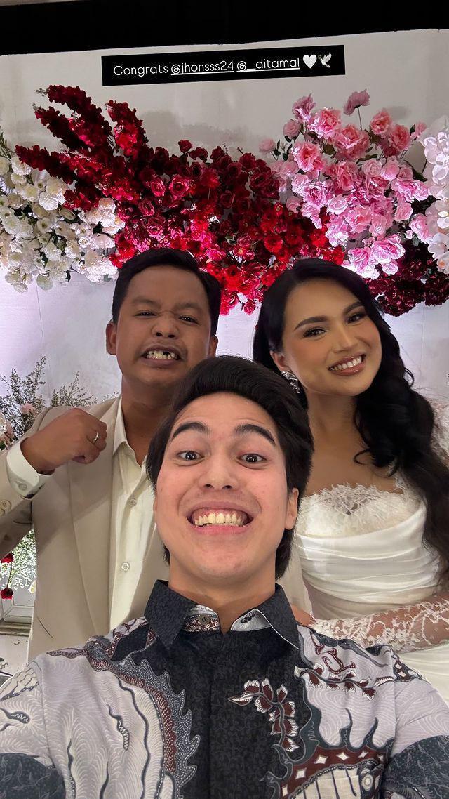 tamu resepsi Dustin (Instagram.com/elelrumi)