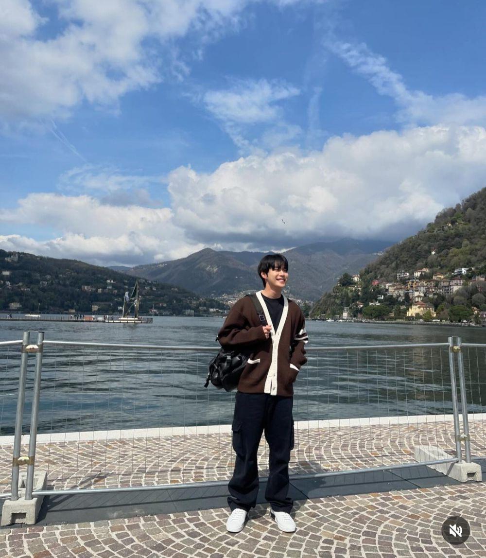 Gaya outfit traveling Doyoung NCT (instagram.com/do0_nct)