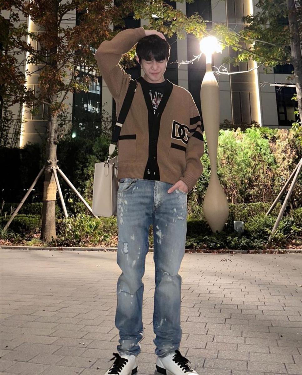 Gaya outfit traveling Doyoung NCT (instagram.com/do0_nct)