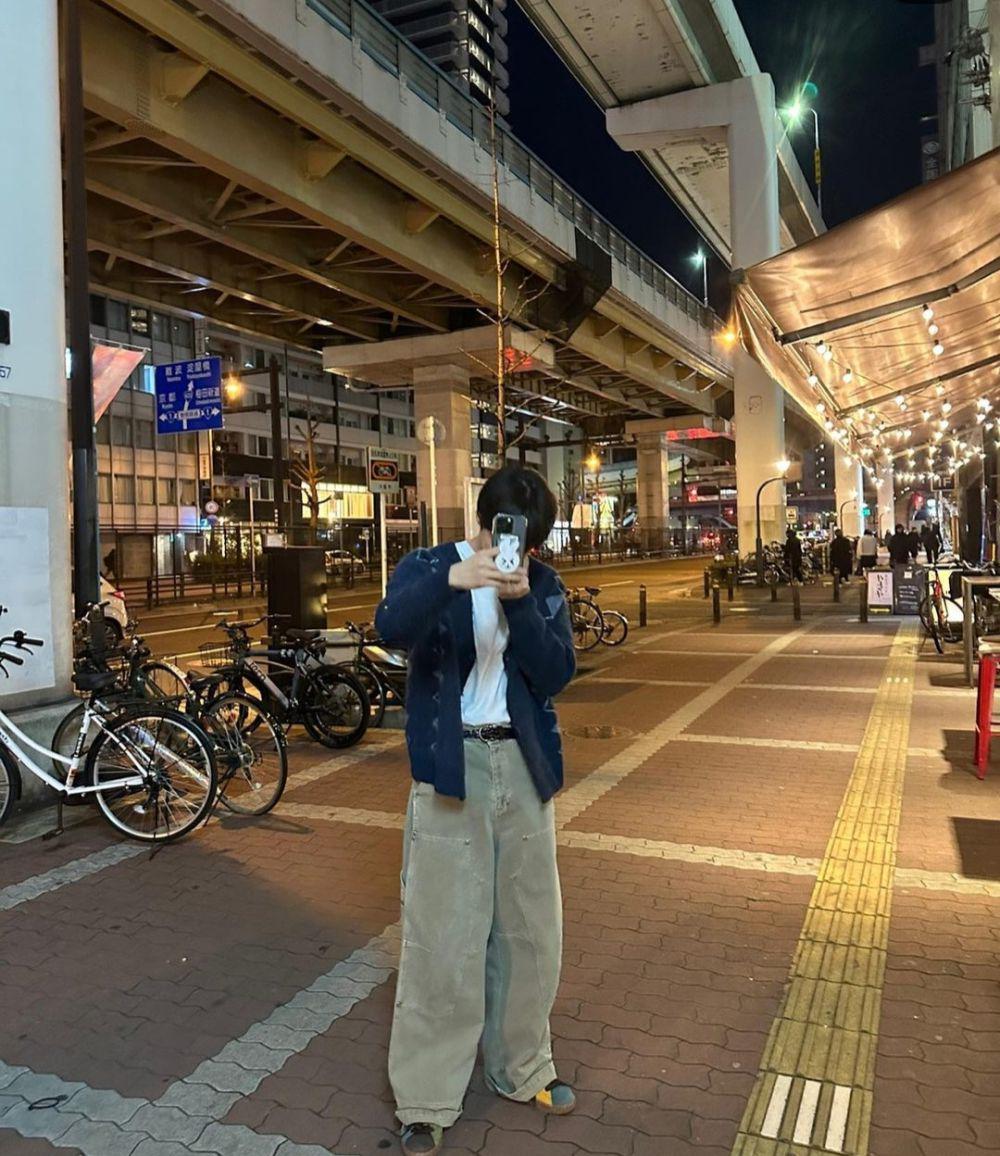 Gaya outfit traveling Doyoung NCT (instagram.com/do0_nct)