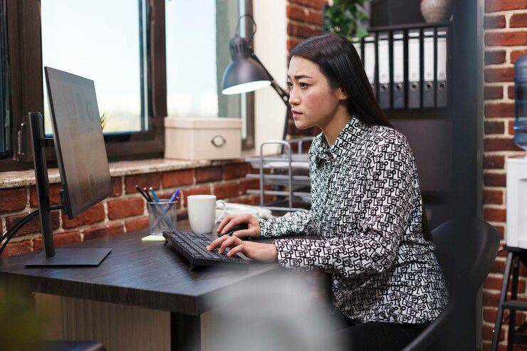 Ilustrasi lebih fokus dengan tulisan (freepik.com/DC Studio)