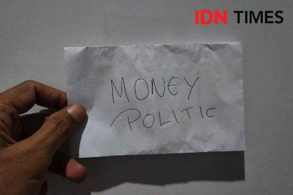 Bacalon Mad Romli-Irvansyah Diduga Bagi-Bagi Uang
