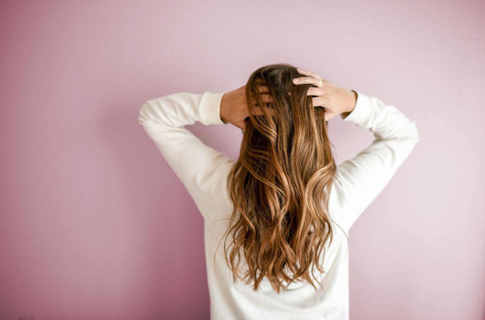 ilustrasi rambut indah (pexels.com/timmossholder)