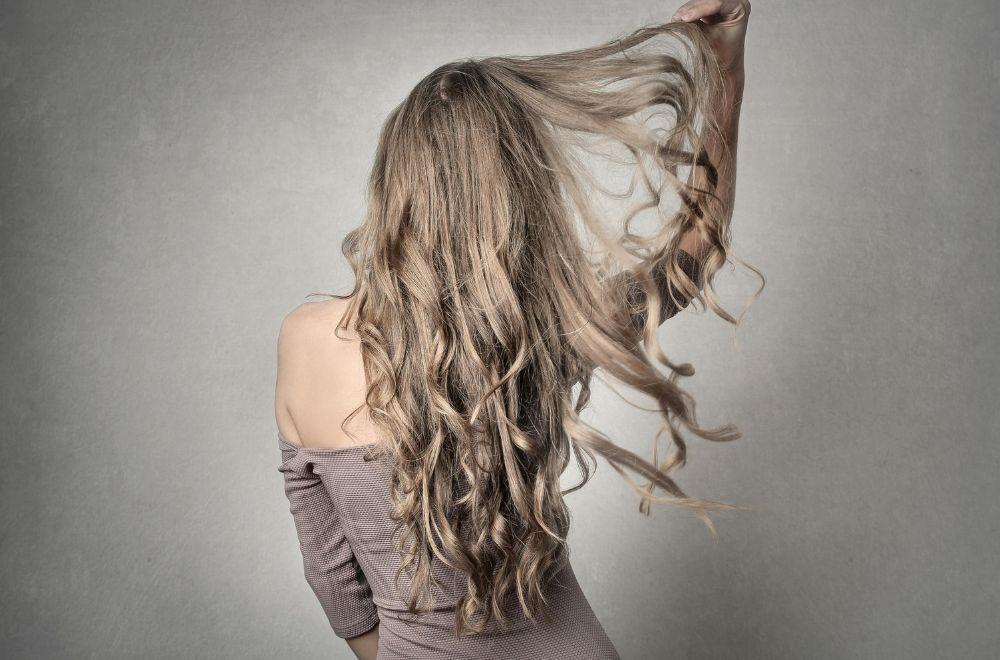 ilustrasi rambut indah (pexels.com/timmossholder)