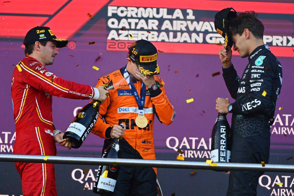 Charles Leclerc, Oscar Piastri, dan George Russell di atas podium GP Azerbaijan 2024. (x.com/Formula2)
