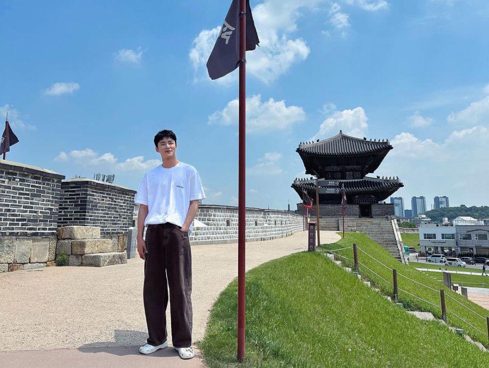 potret OOTD kasual ala Seo Ji Hoon (instagram.com/jihux)